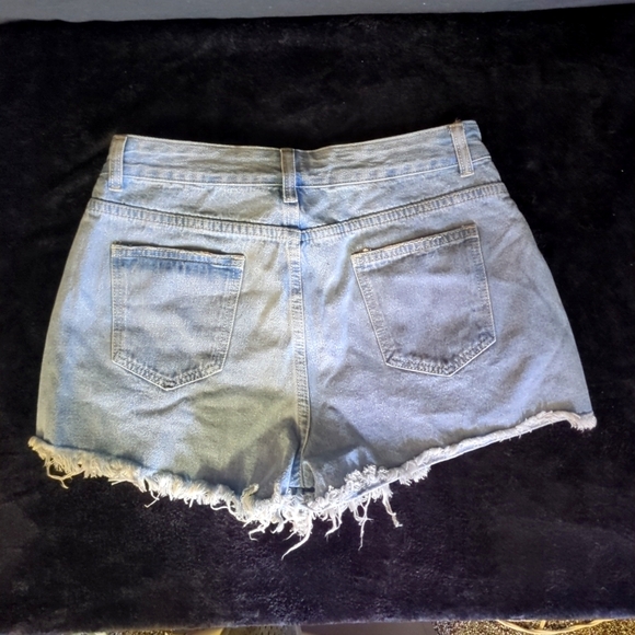 Distressed Pearl Embellished Denim Shorts High-Waisted, Ripped Jean Shorts S (L) - Picture 2 of 5